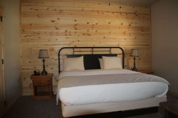 Room 3 of 83