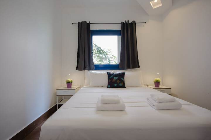 Room 4 of 90