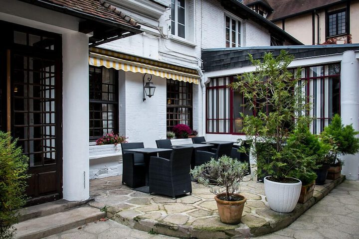 Hotel Exterior 38 of 43
