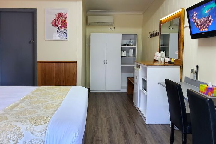Room 10 of 97