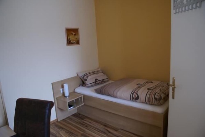 Room 9 of 65