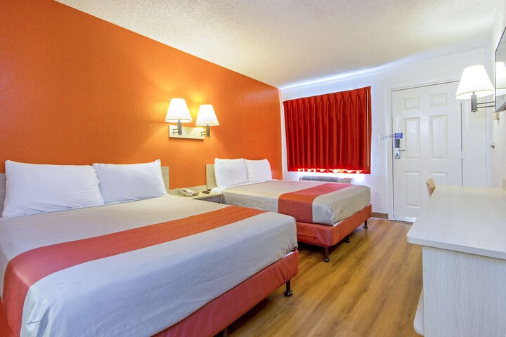 Room 11 of 27