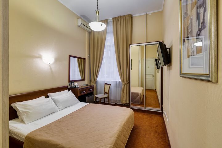 Room 3 of 37