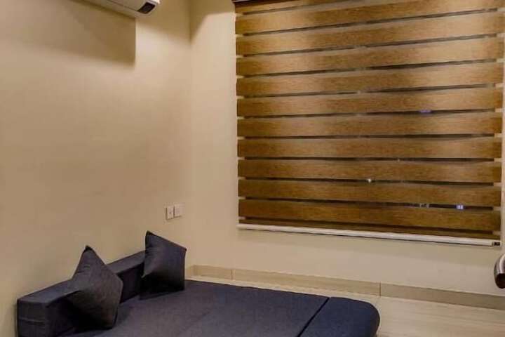 Room 5 of 6