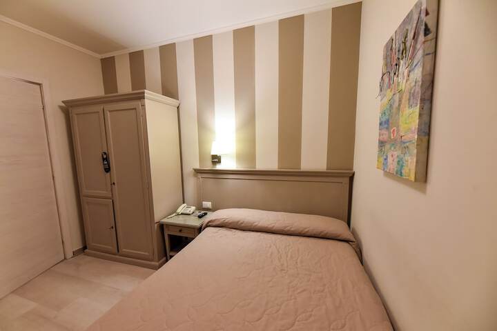 Room 15 of 41