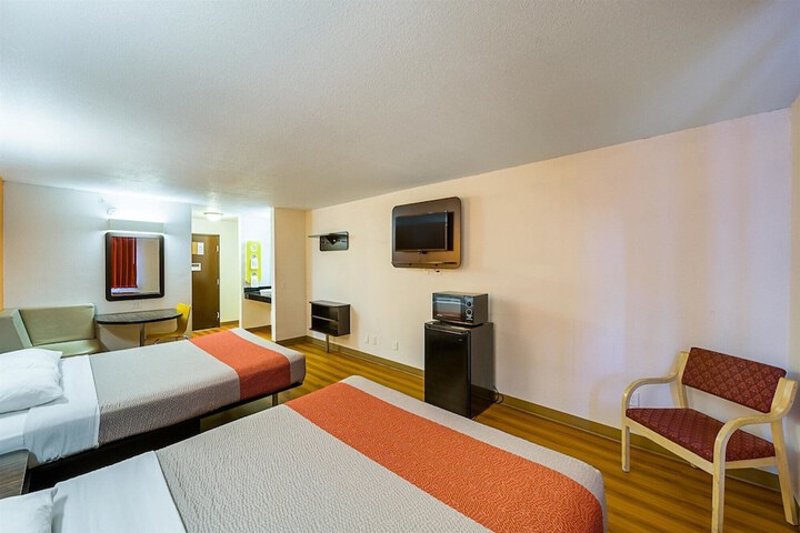 Room 28 of 45