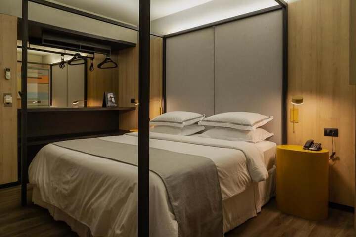 Room 21 of 52
