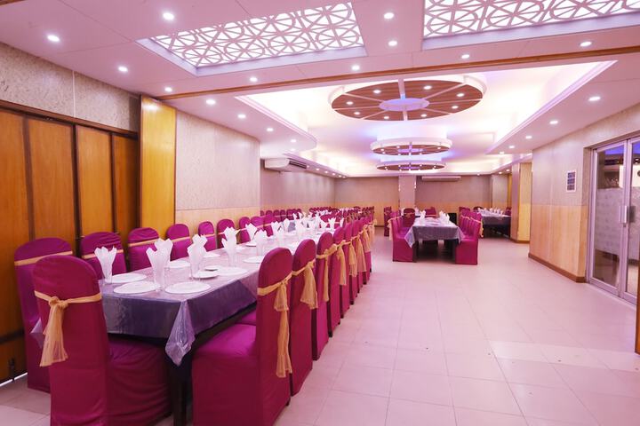 Ballroom/Hall 32 of 38