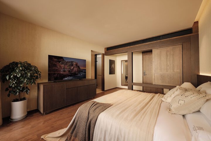 Room 52 of 99