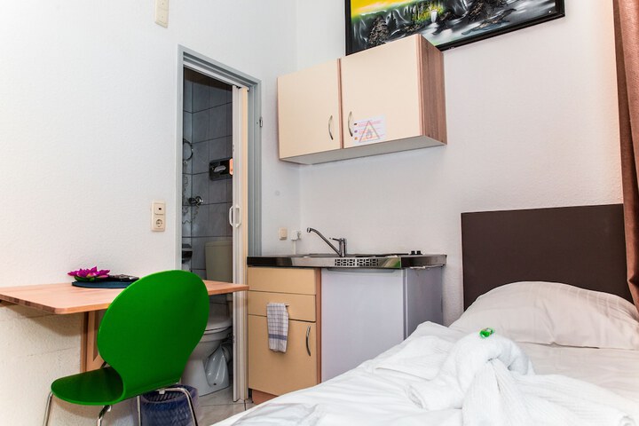 Room 27 of 52
