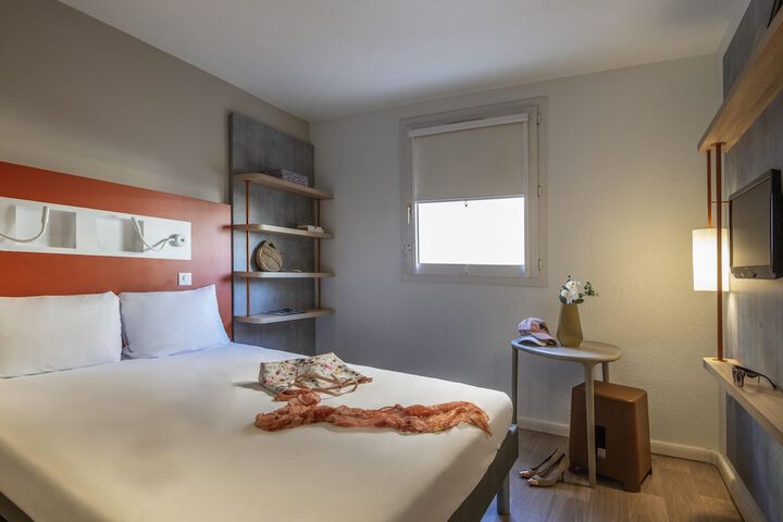 Room 3 of 66