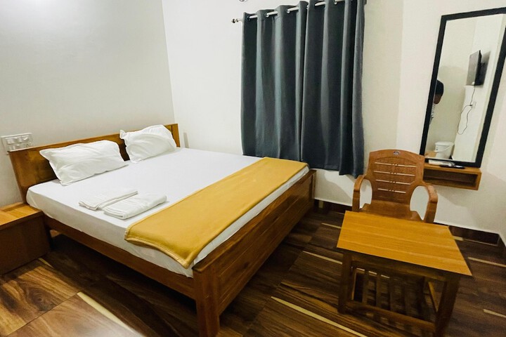 Room 7 of 13