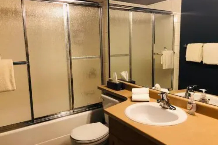 Room 7 of 12