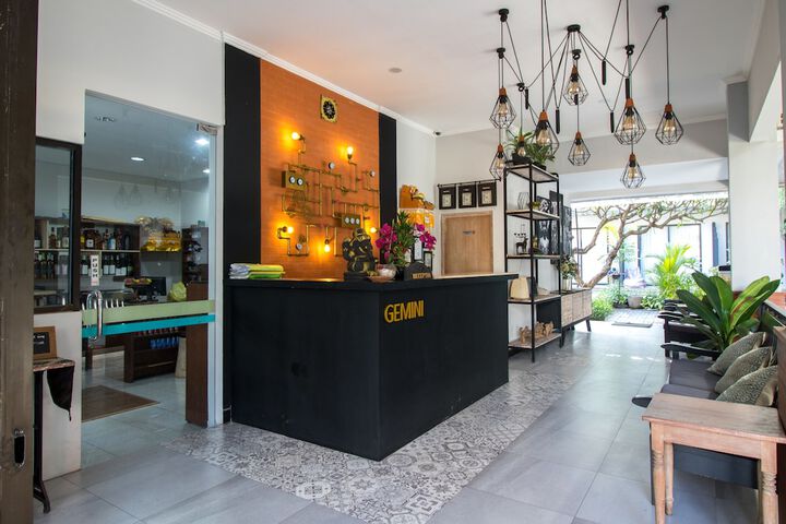 Entrance & Lobby