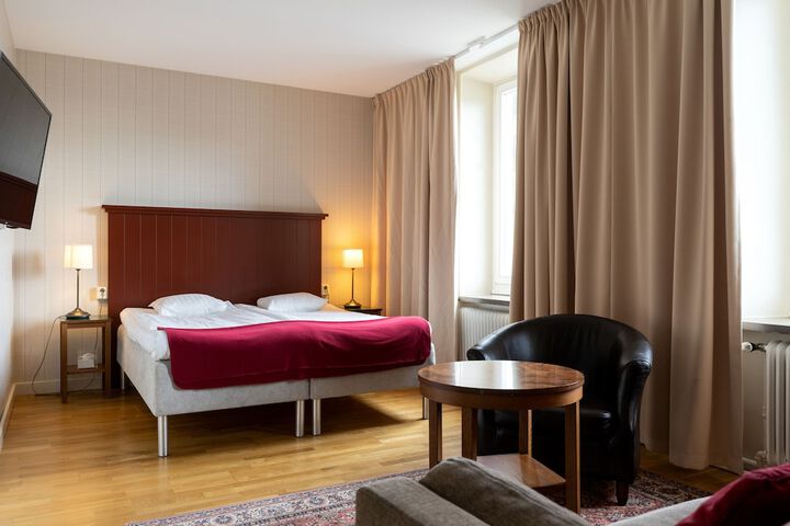 Room 10 of 56