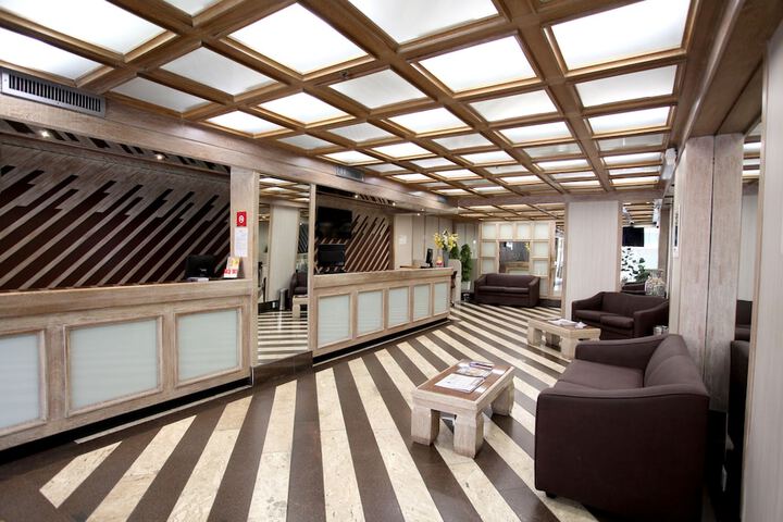 Check-in/check-out kiosk