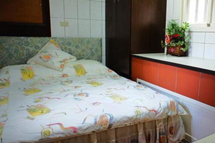Room 4 of 5