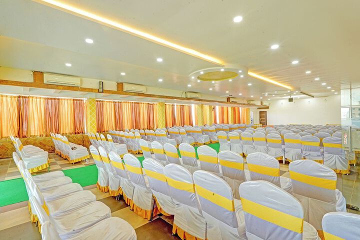Ballroom/Hall 26 of 33