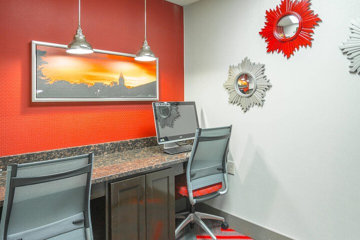 Business Center 37 of 46