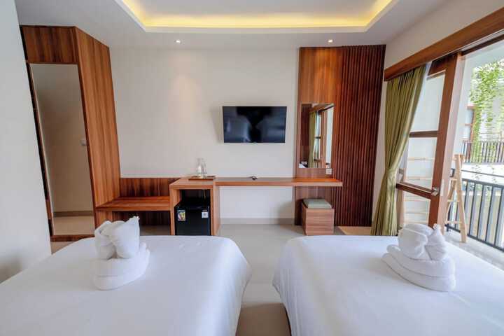 Room 8 of 105