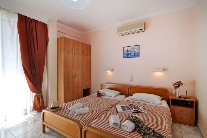 Room 6 of 44