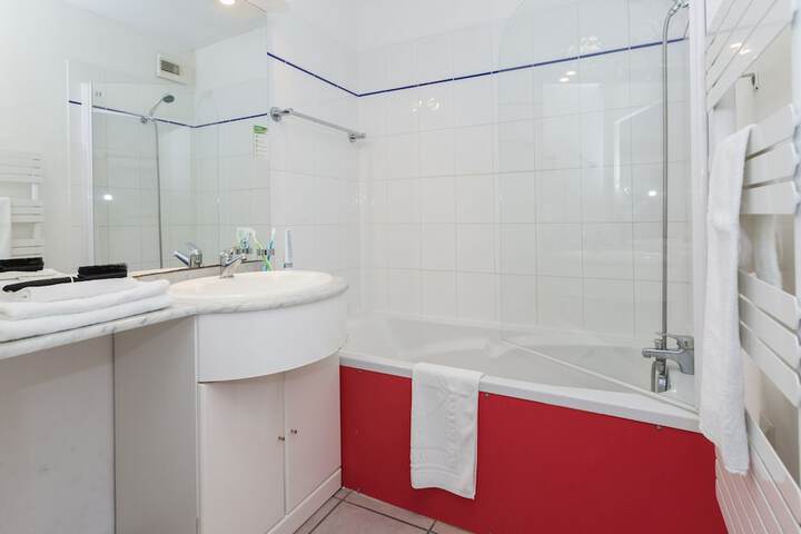 Room 9 of 25