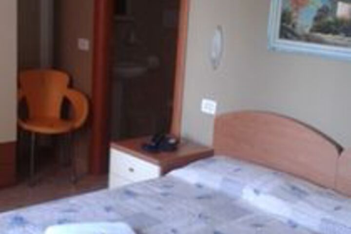 Room 14 of 38