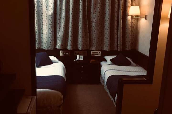 Room 7 of 27