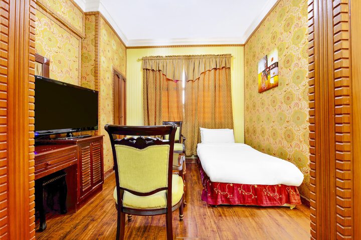 Room 9 of 31