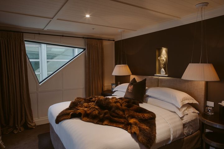 Room 8 of 63