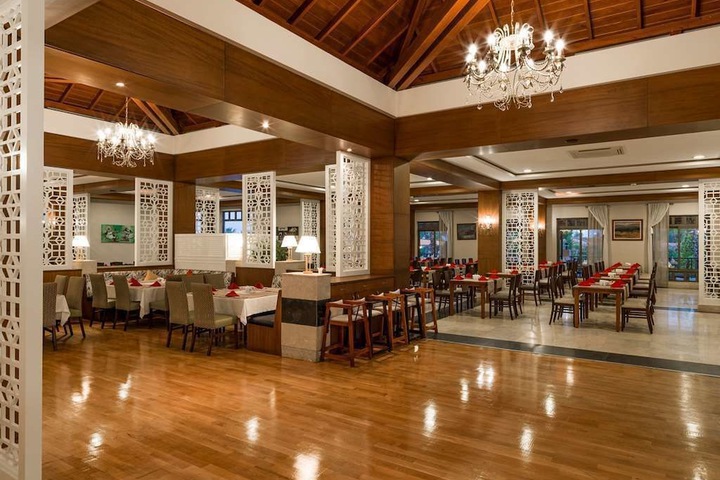 Dining 43 of 74