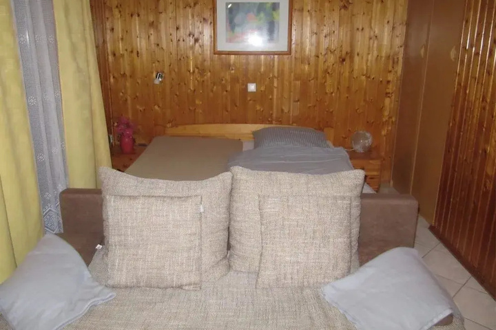 Room 2 of 8
