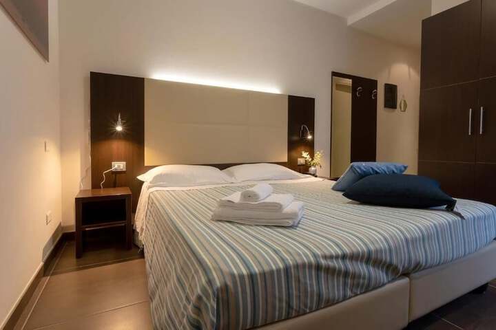 Room 14 of 18