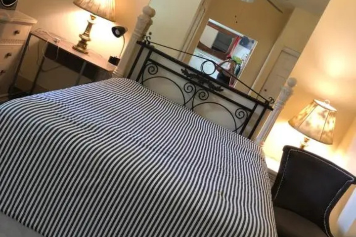 Room 9 of 9
