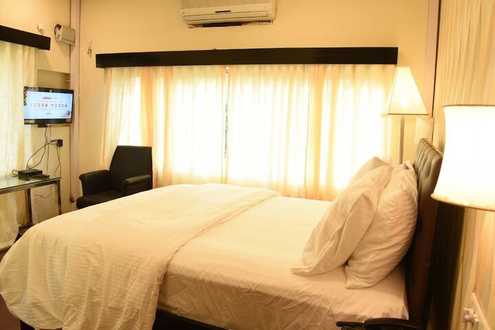 Room 3 of 20