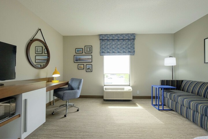 1 King Bed (2 of 36)