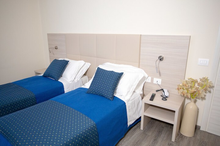 Room 33 of 66