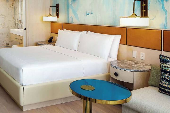 Room 37 of 243