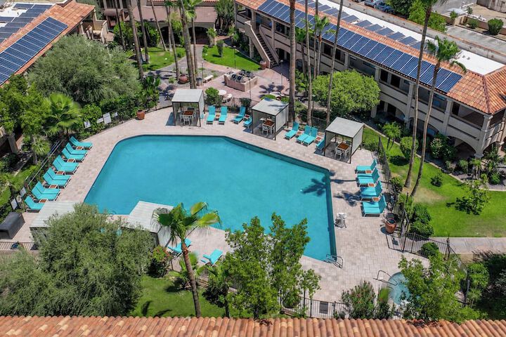 Hotel Pool