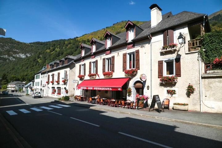Exterior of Hôtel des Voyageurs