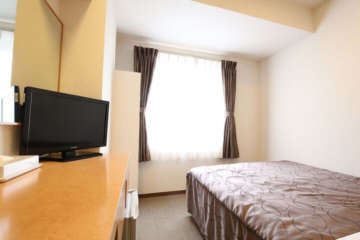 Room 4 of 32
