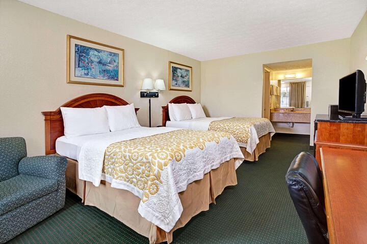 2 Double Beds (9 of 9)