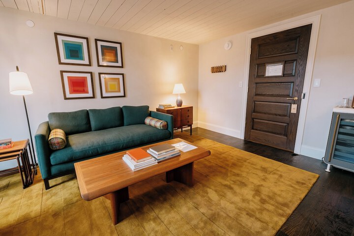 Room 32 of 64