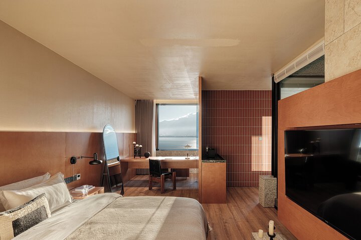 Room 70 of 169