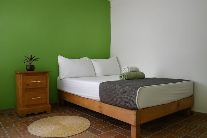 Room 7 of 28
