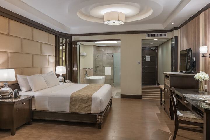 Room 10 of 38