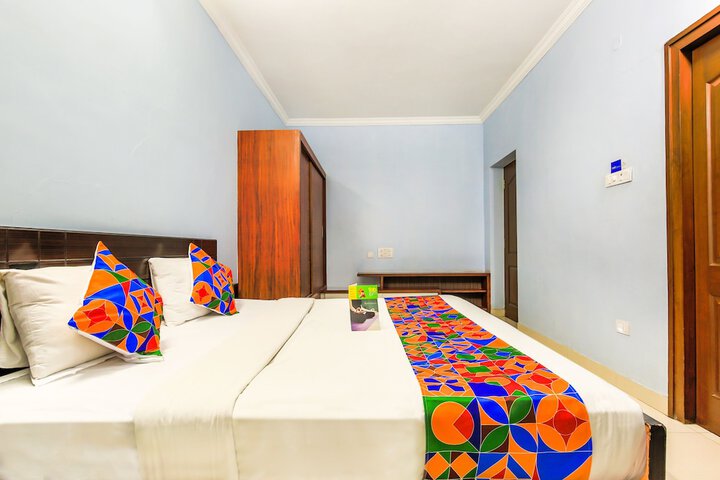 Room 2 of 10