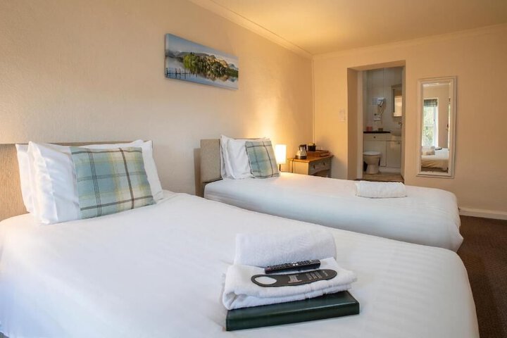 Room 3 of 27
