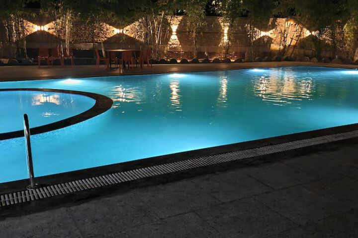 Pool 10 of 44