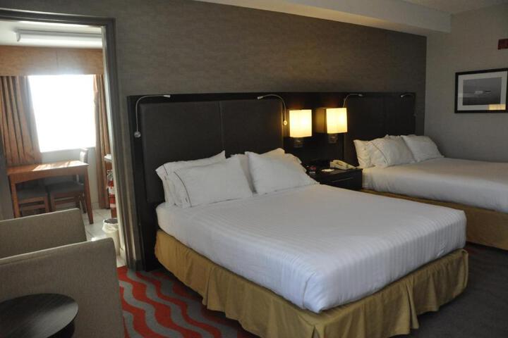 2 Queen Beds (1 of 7)